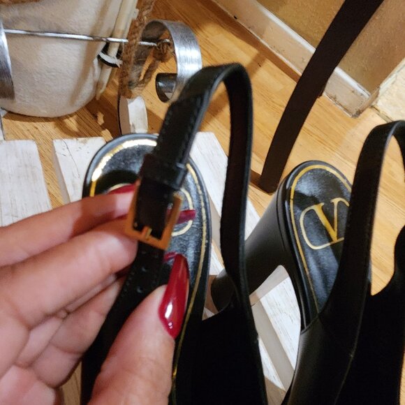 Valentino V logo shoe